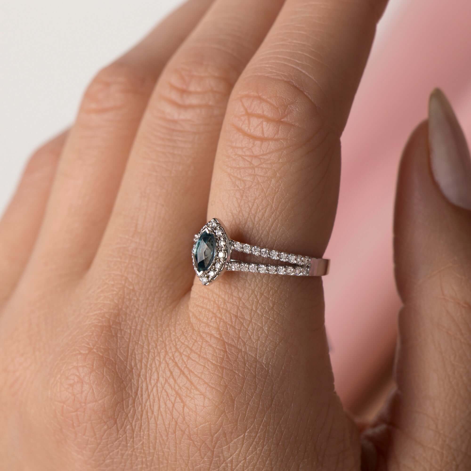 Markiz Mavi Topaz ve Pırlanta Yüzük / Light Blue Marquise