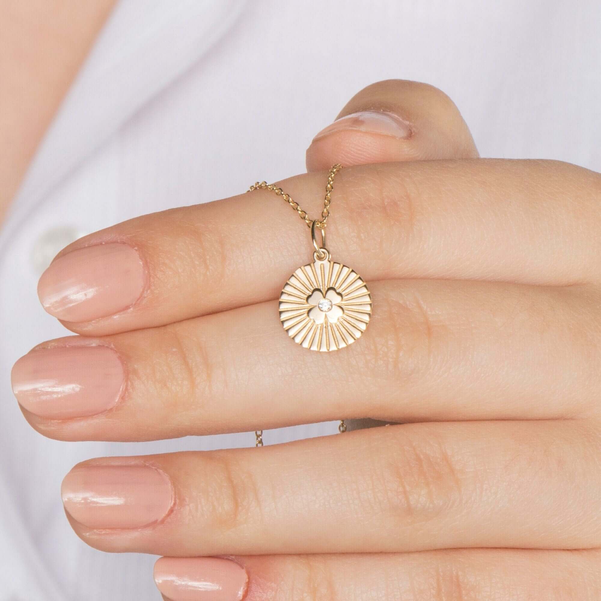 Minimal Pırlanta Yonca Kolye Ucu