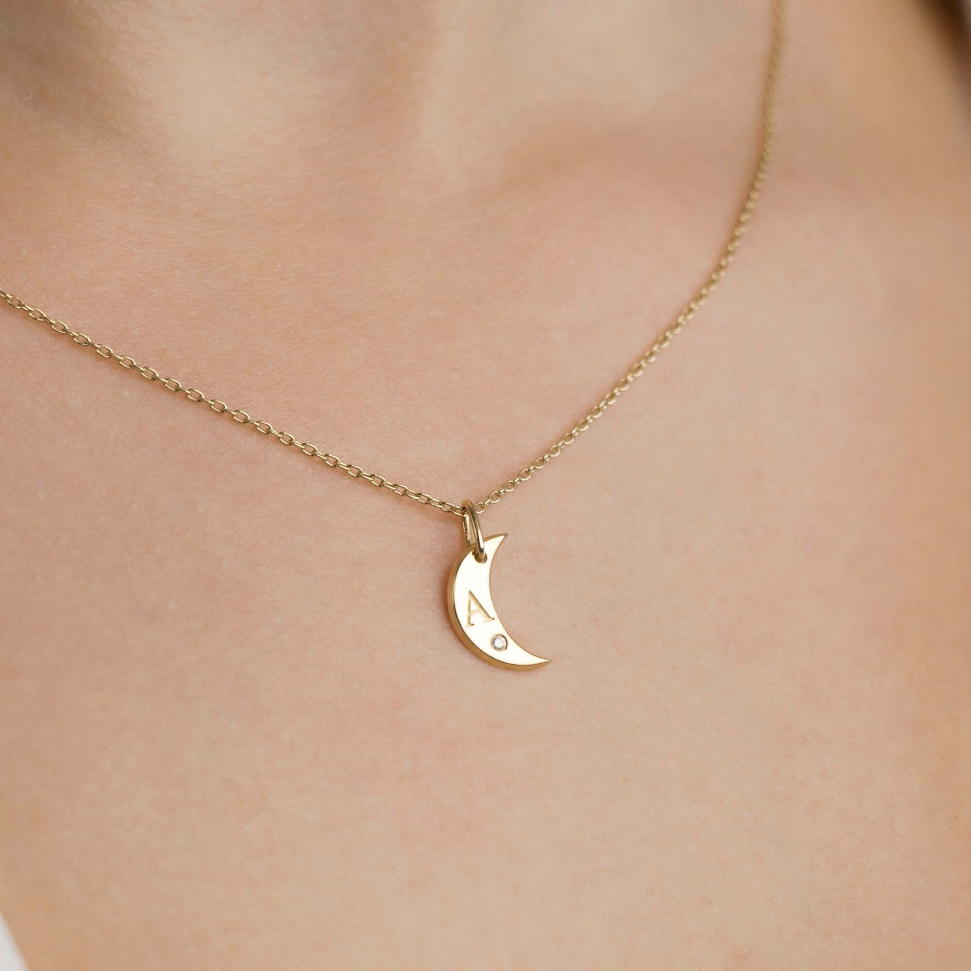 Minik Pırlanta Ay Harf Kolye