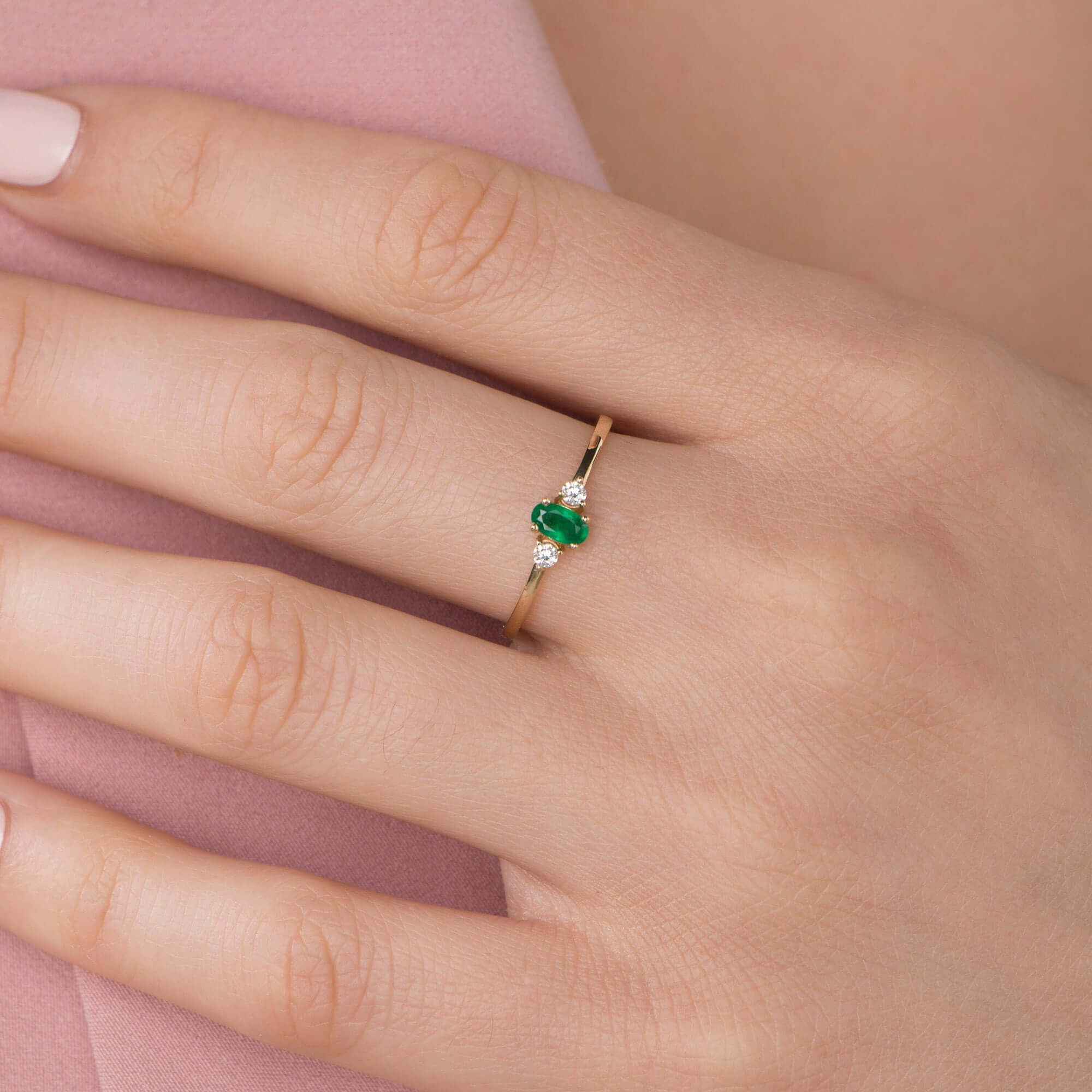 Minimal Zümrüt ve Pırlanta Yüzük