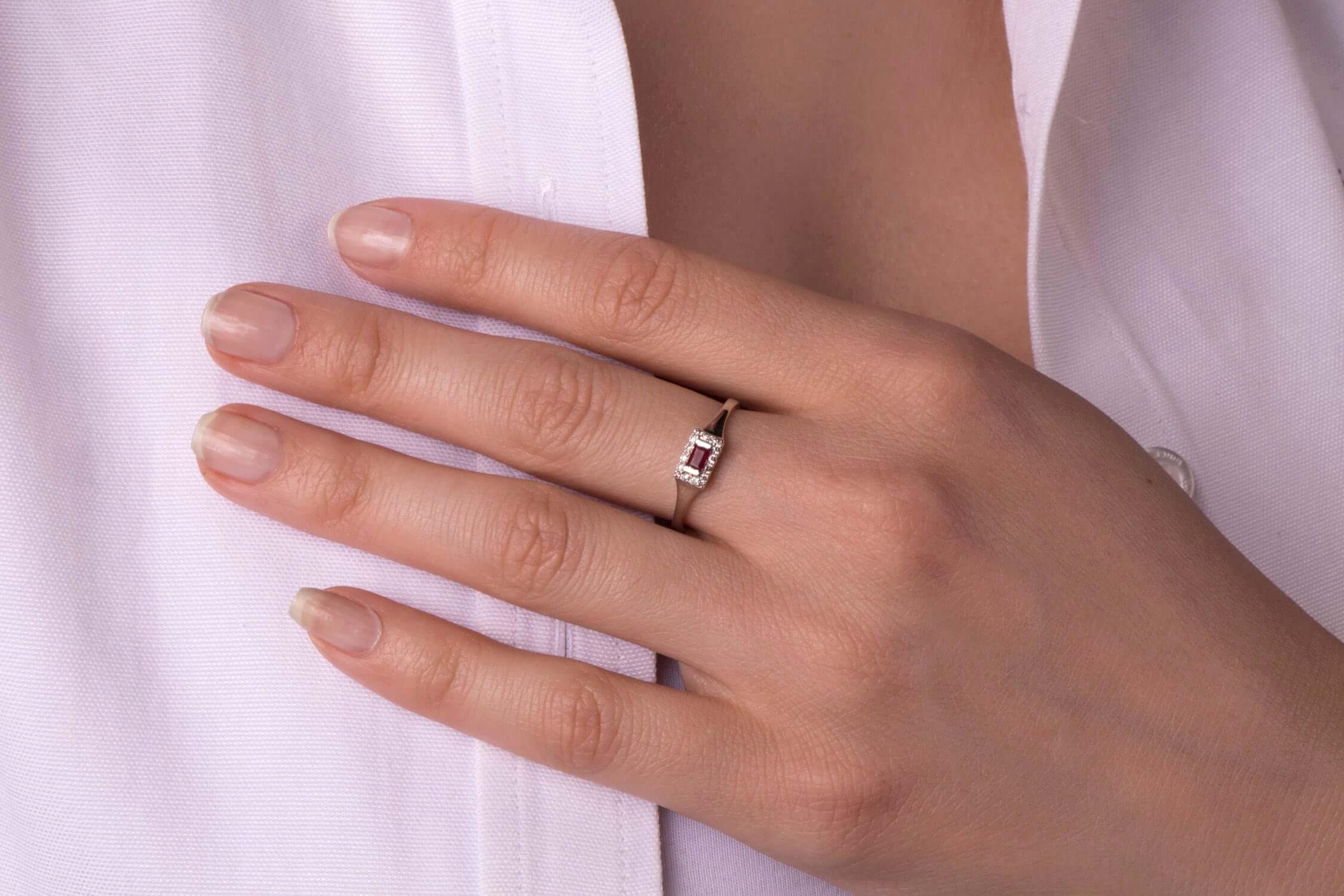 Minimal Yakut ve Pırlanta Yüzük