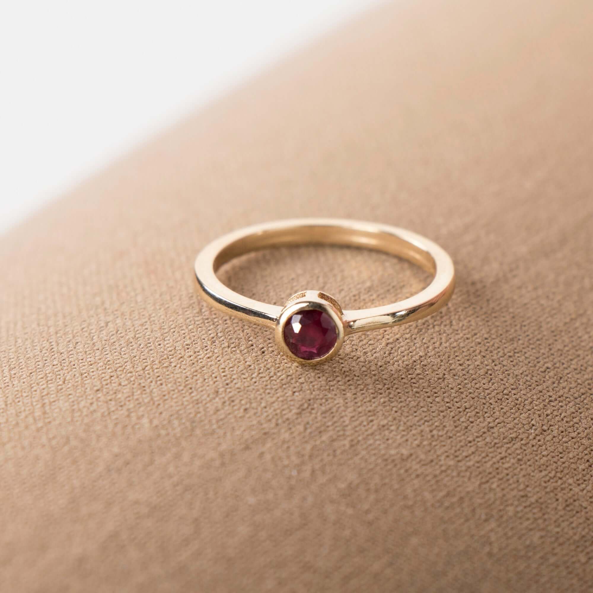 Yakut Tektaş Yüzük