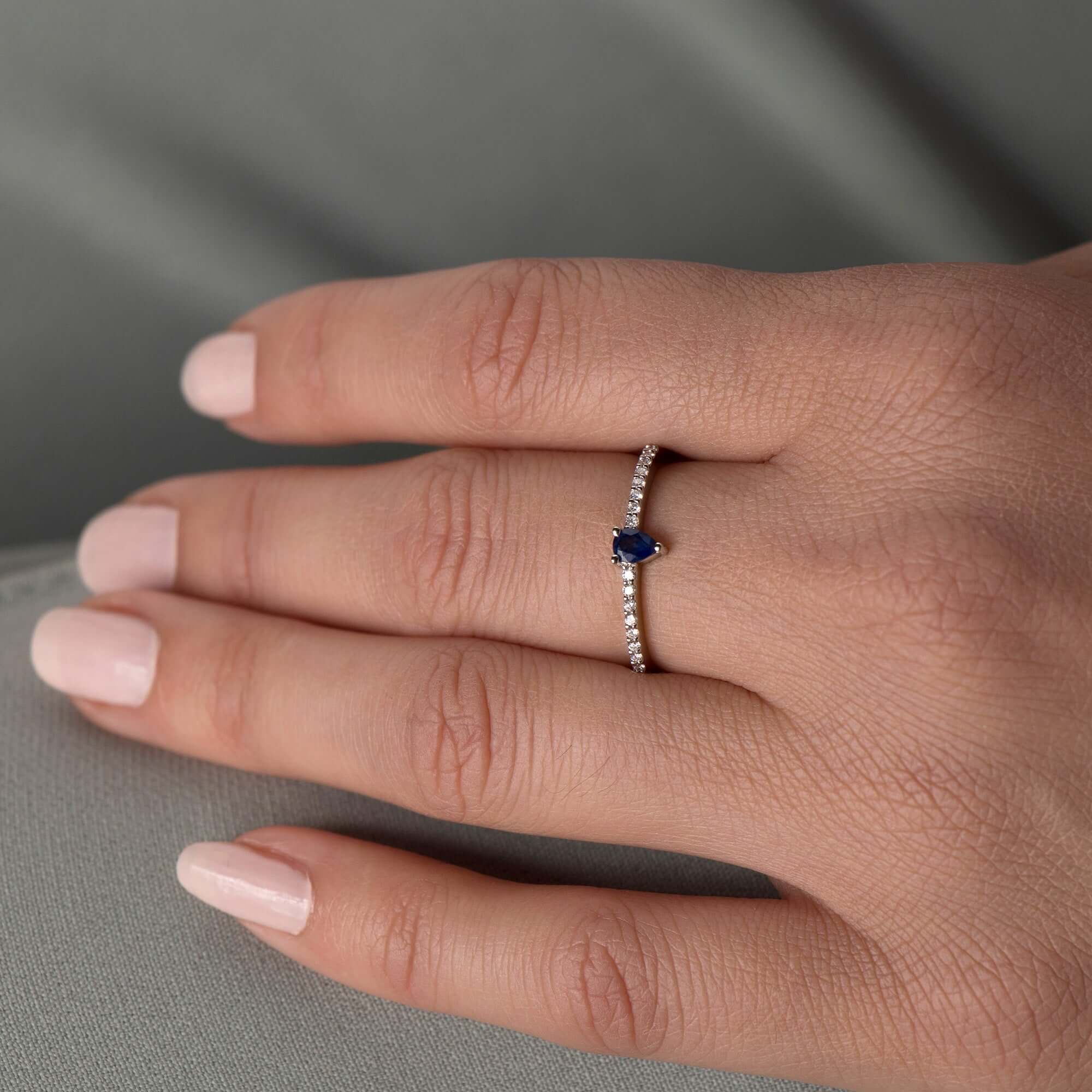 Minimal Damla Kesim Safir Yarımtur Yüzük / Minimal Blue Drop