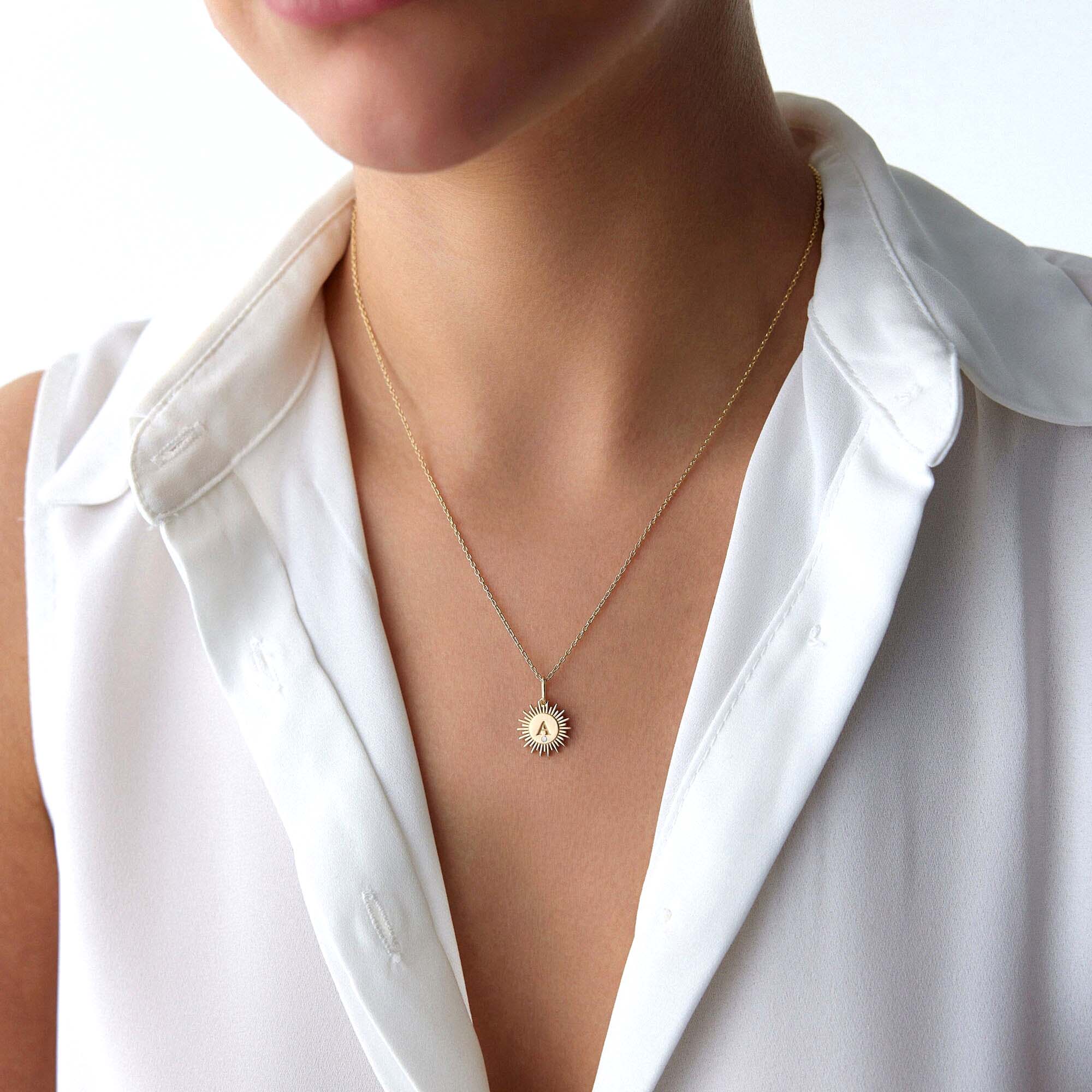 Pırlanta Harfli Güneş Kolye