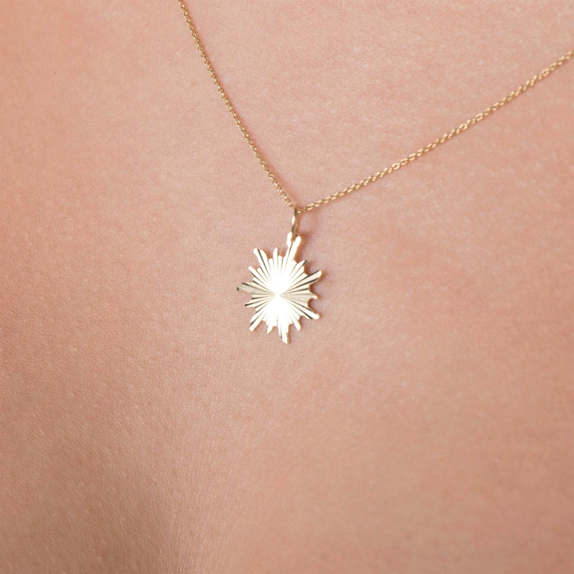 Minimal Lazer Kesim Güneş Kolye