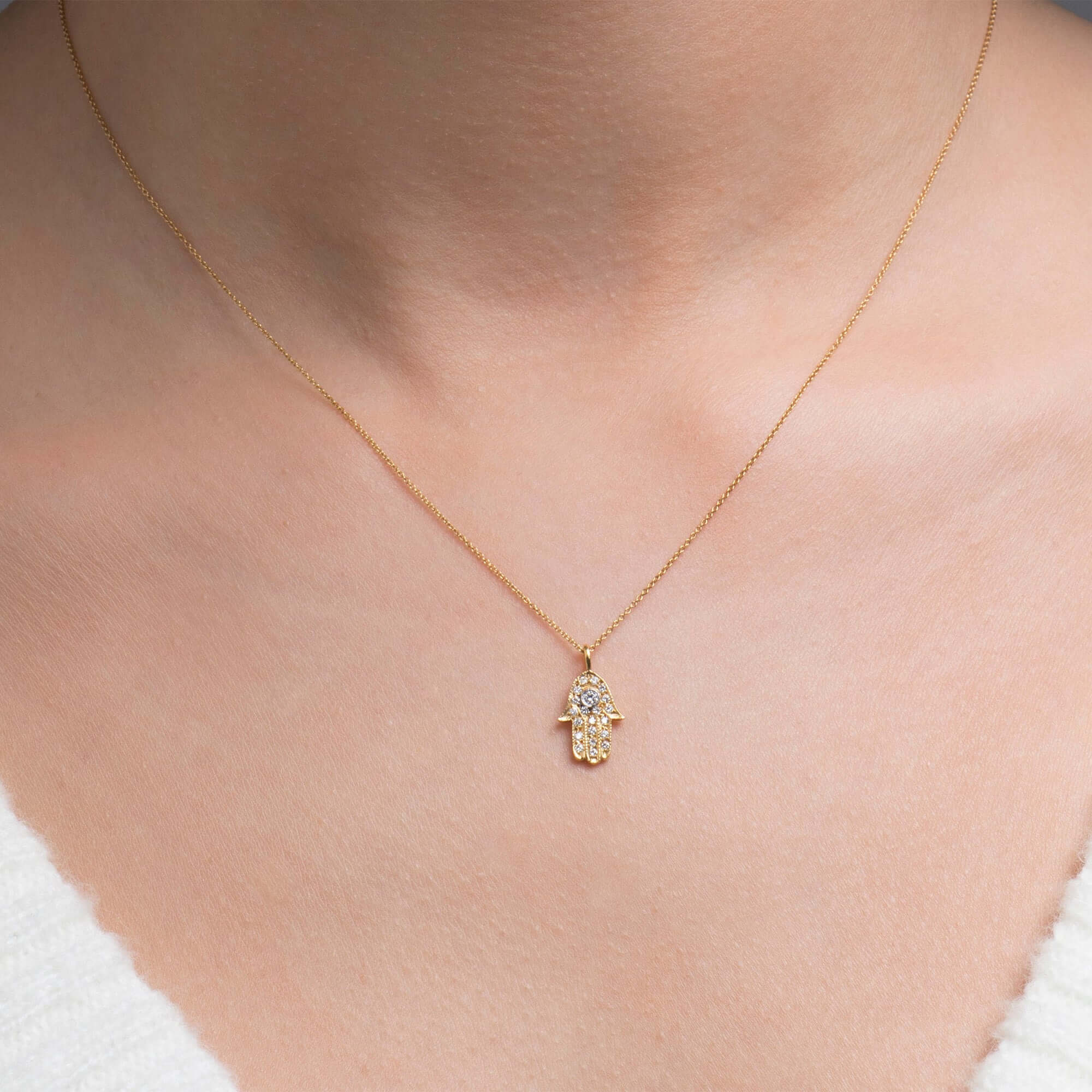 Geleneksel Pırlanta Fatma'nın Eli Kolye