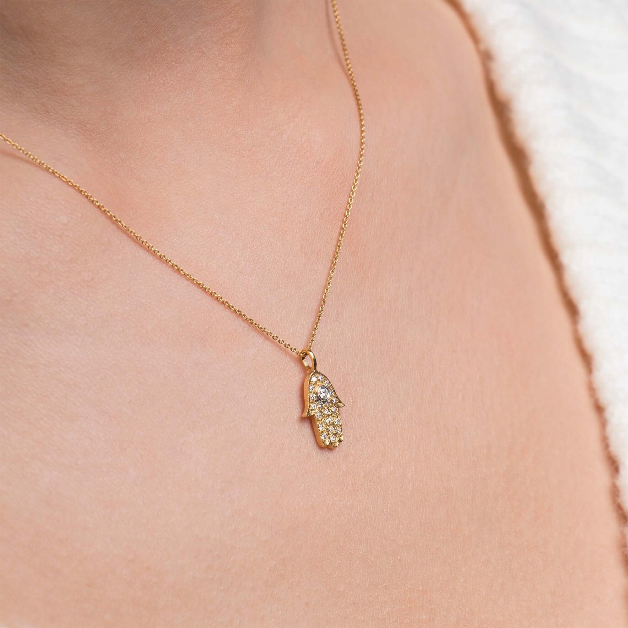 Geleneksel Pırlanta Fatma'nın Eli Kolye