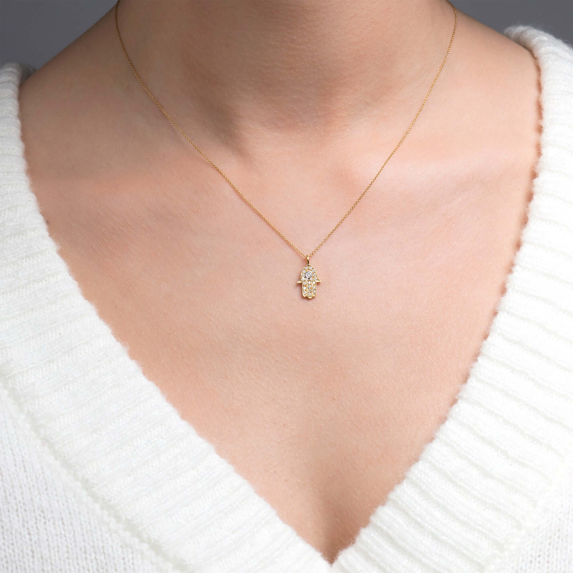 Geleneksel Pırlanta Fatma'nın Eli Kolye