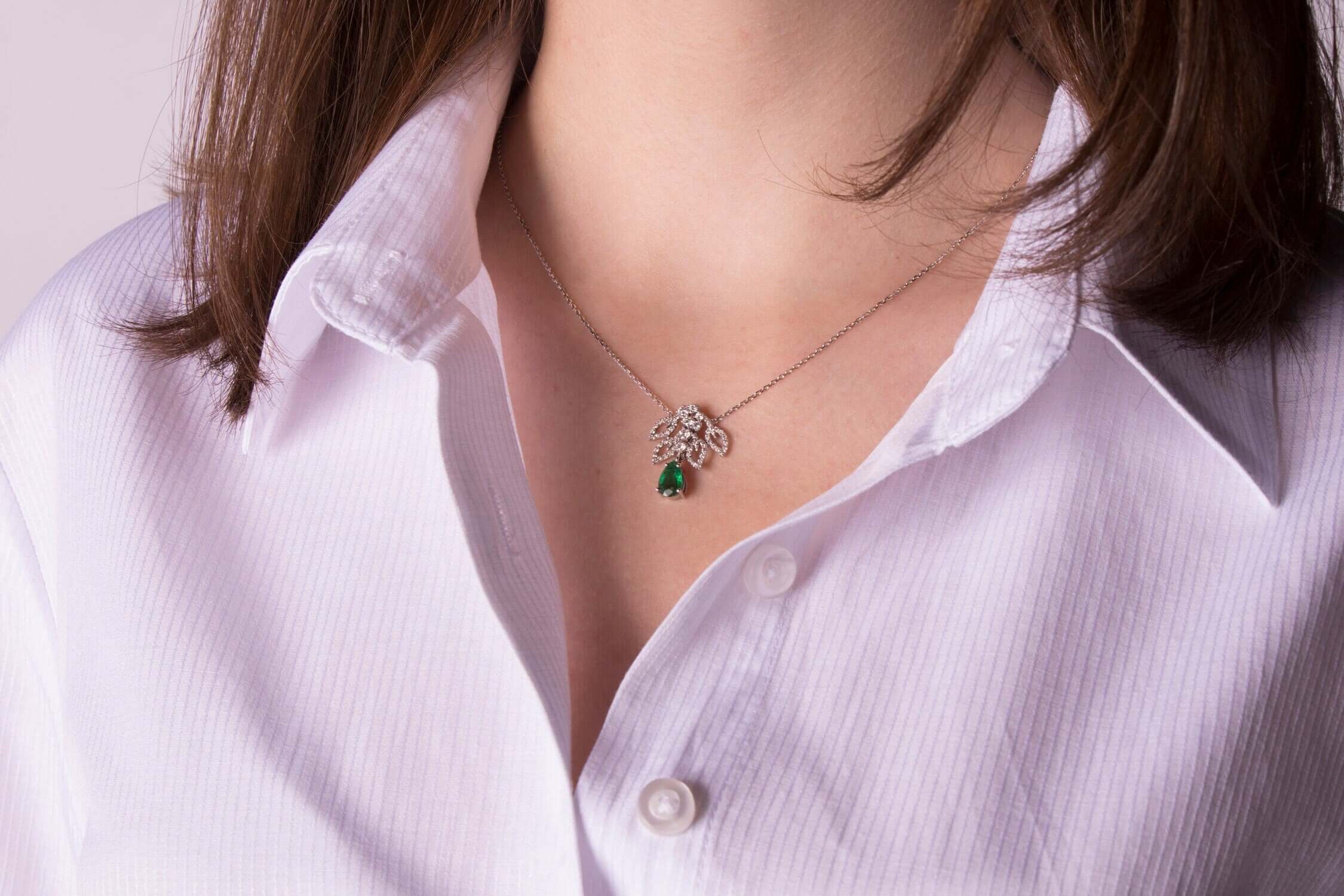 Bir Zümrütün Rüyası Kolye