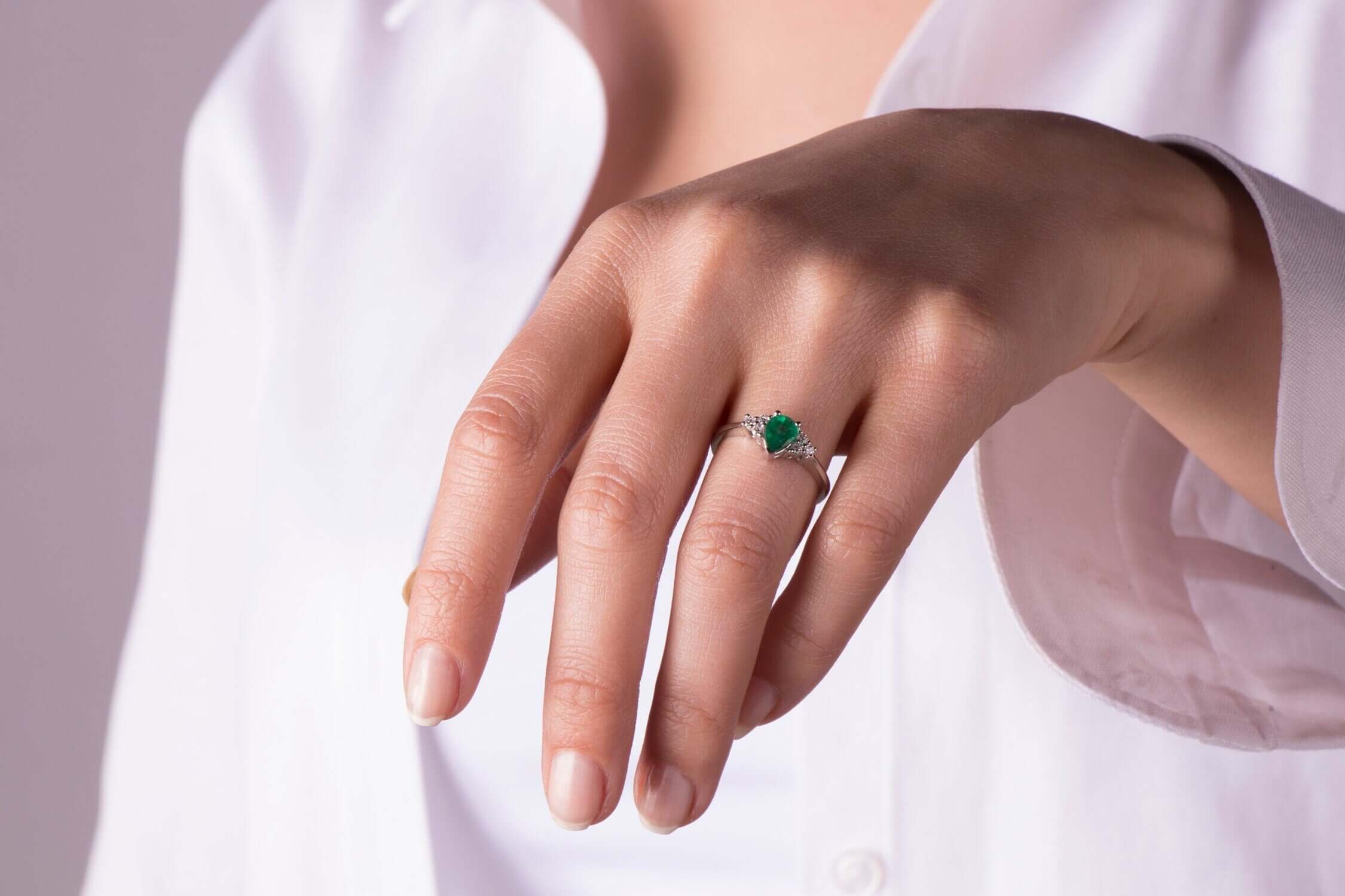 Damla Kesim Zümrüt ve Pırlanta Yüzük