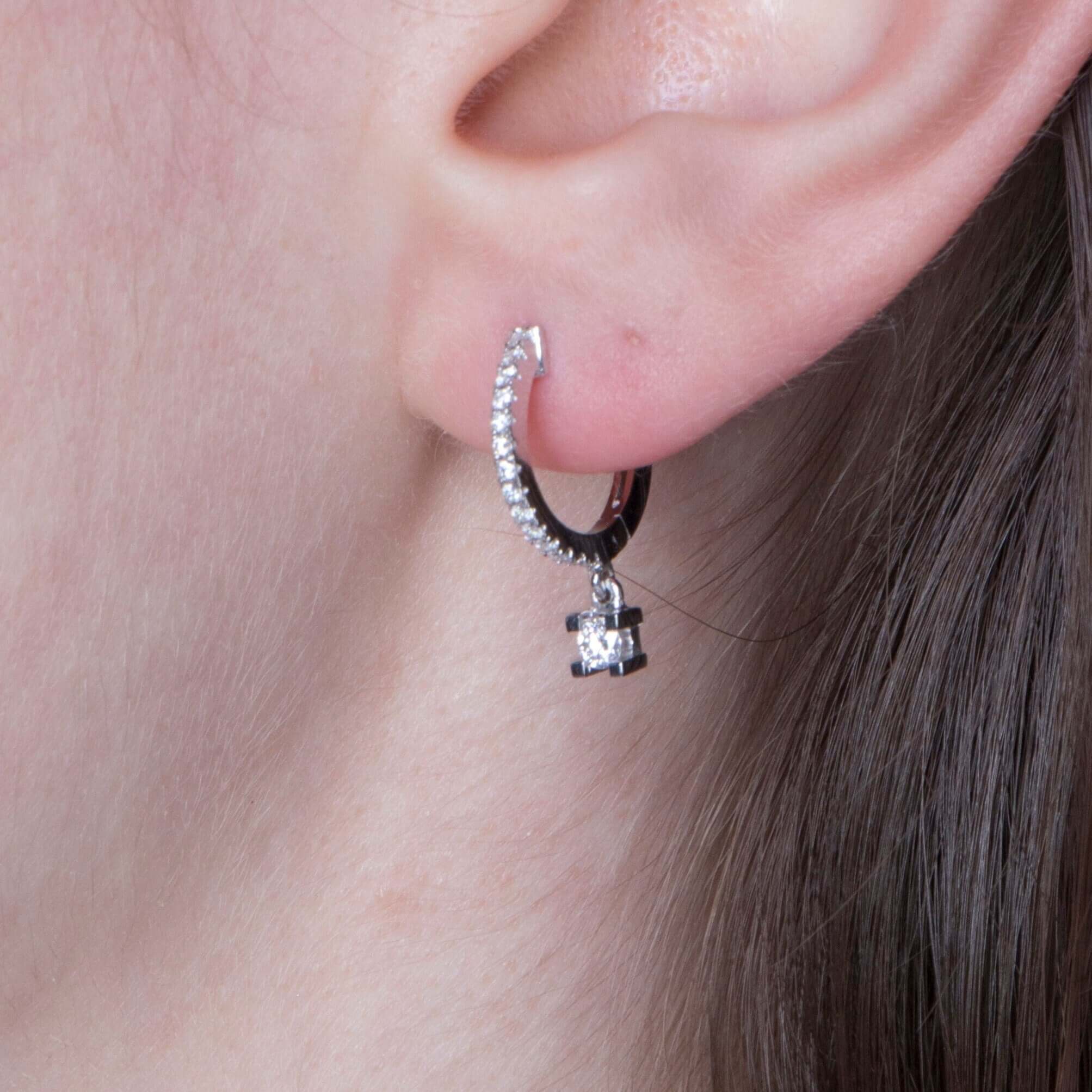 Minimal Pırlanta Sallantılı Halka Küpe