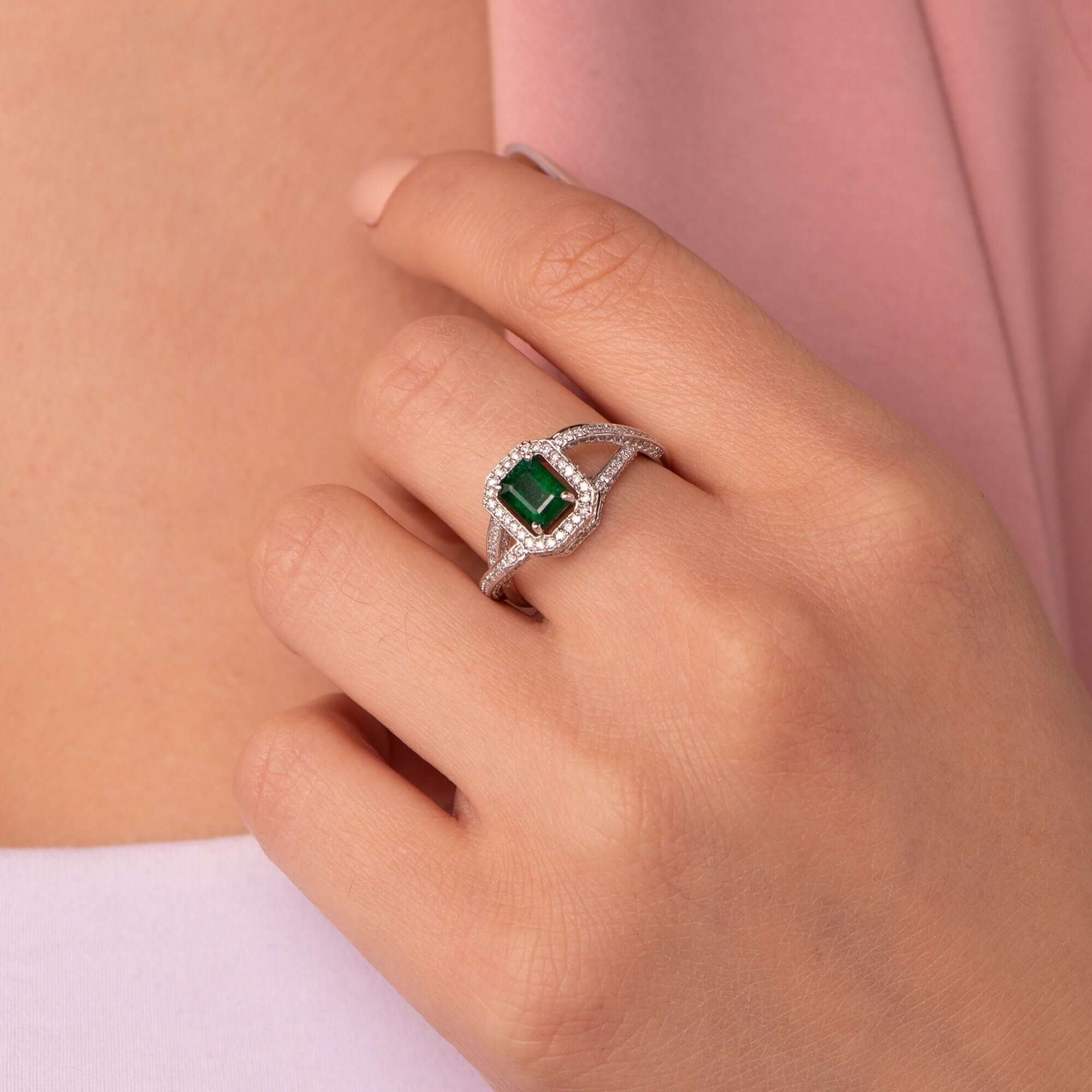 Klasik Twist Zümrüt Yüzük