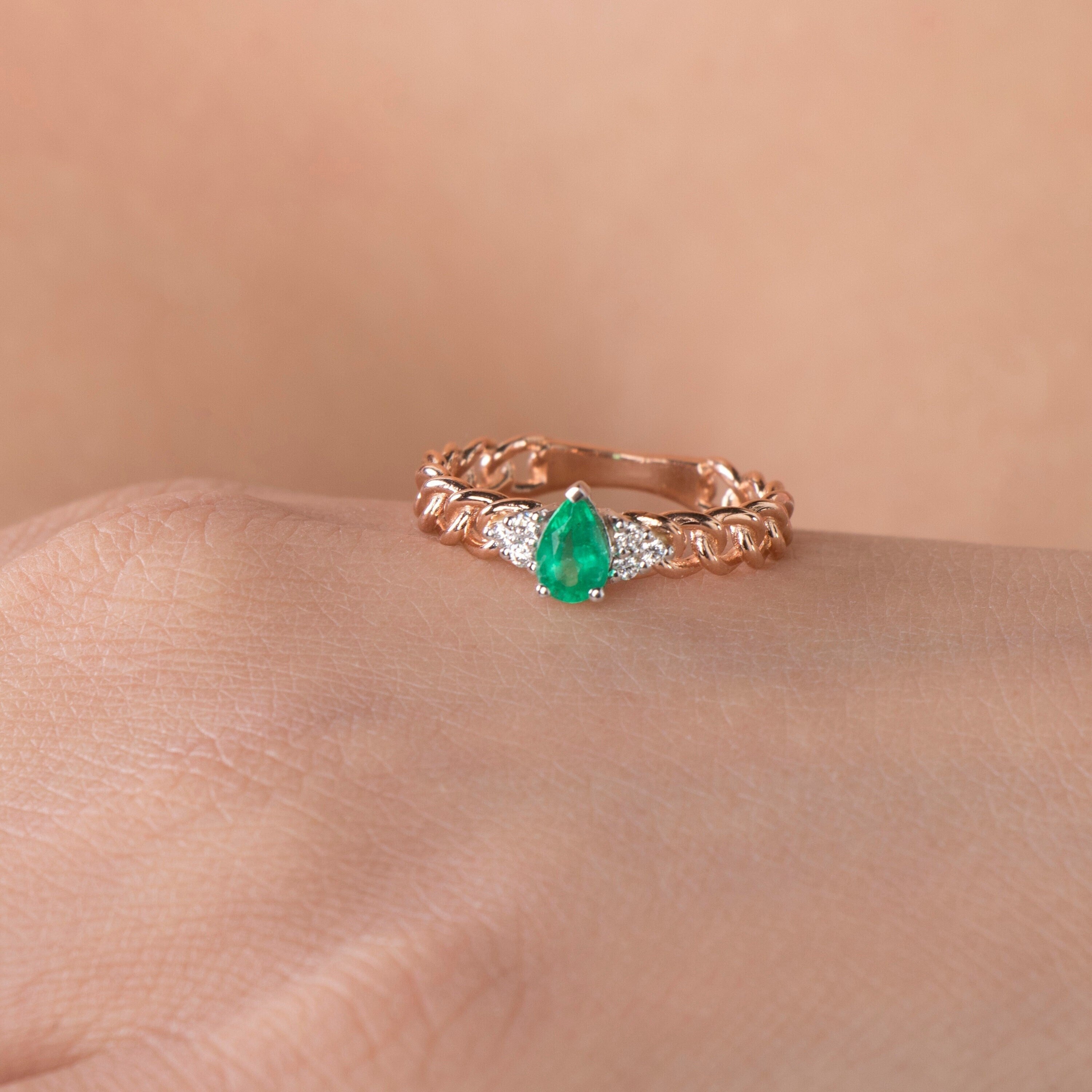 Zincir Damla Kesim Zümrüt ve Pırlanta Yüzük / Emerald On A Chain
