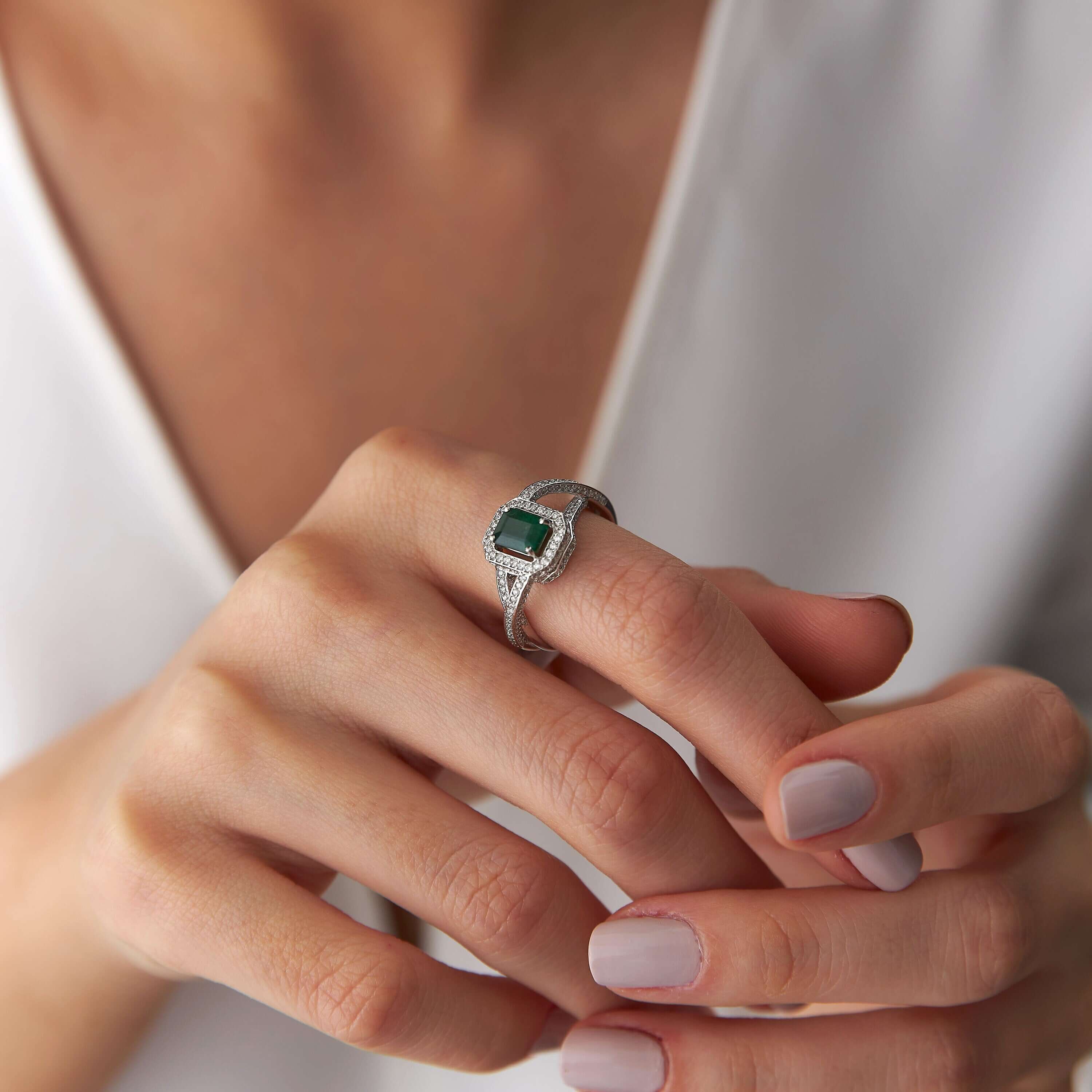 Klasik Twist Zümrüt Yüzük