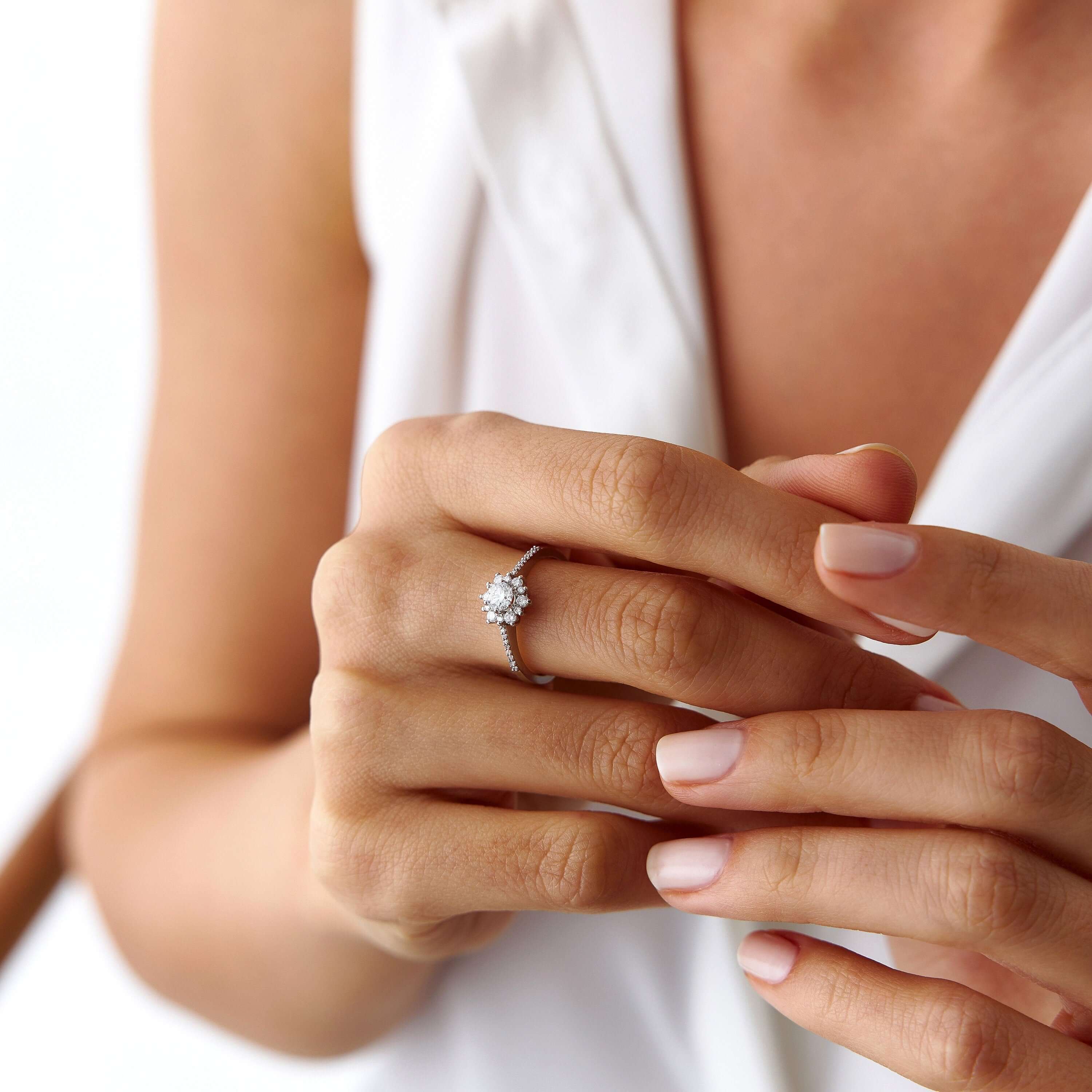 Pırlanta Çiçek Yüzük / Flower Queen