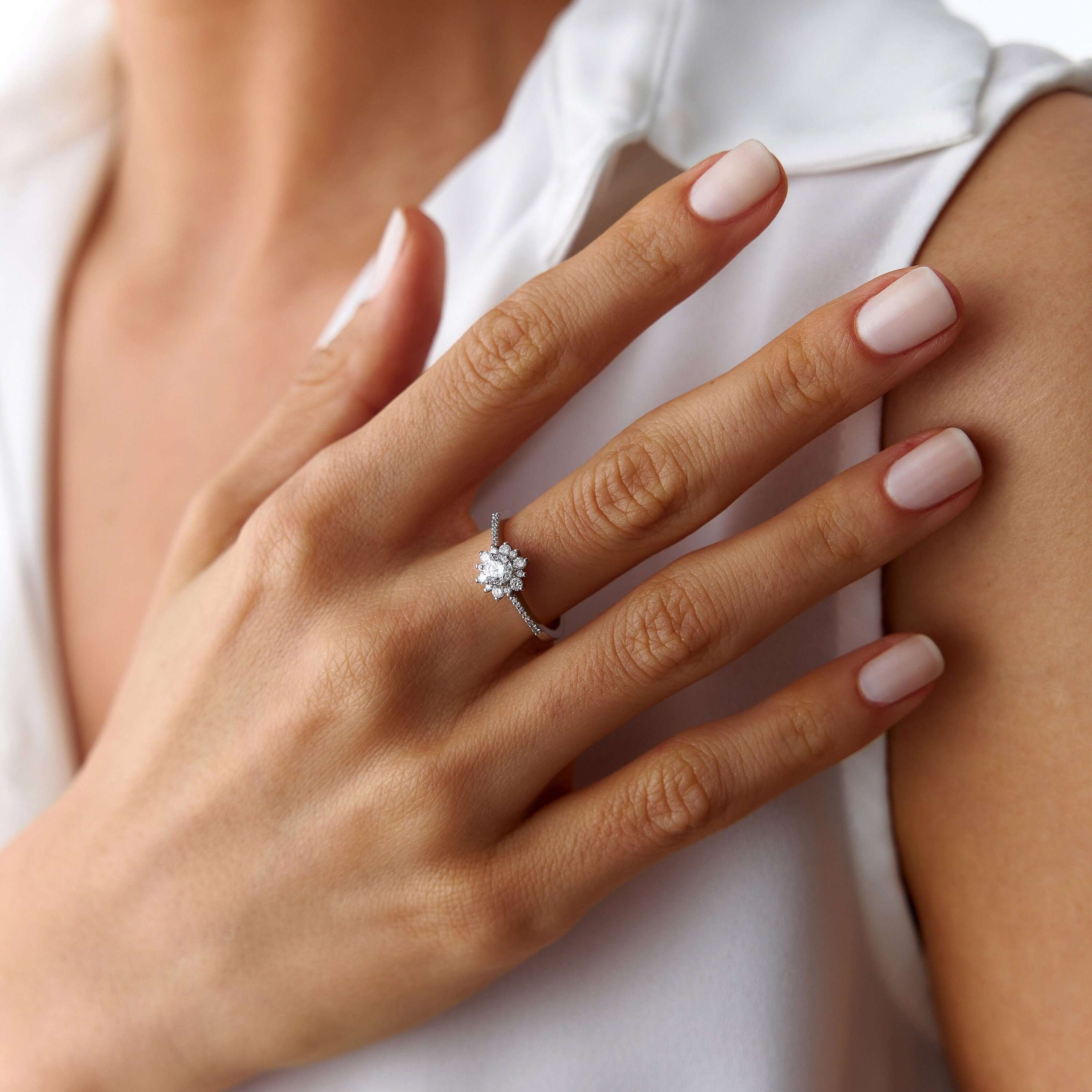 Pırlanta Çiçek Yüzük / Flower Queen