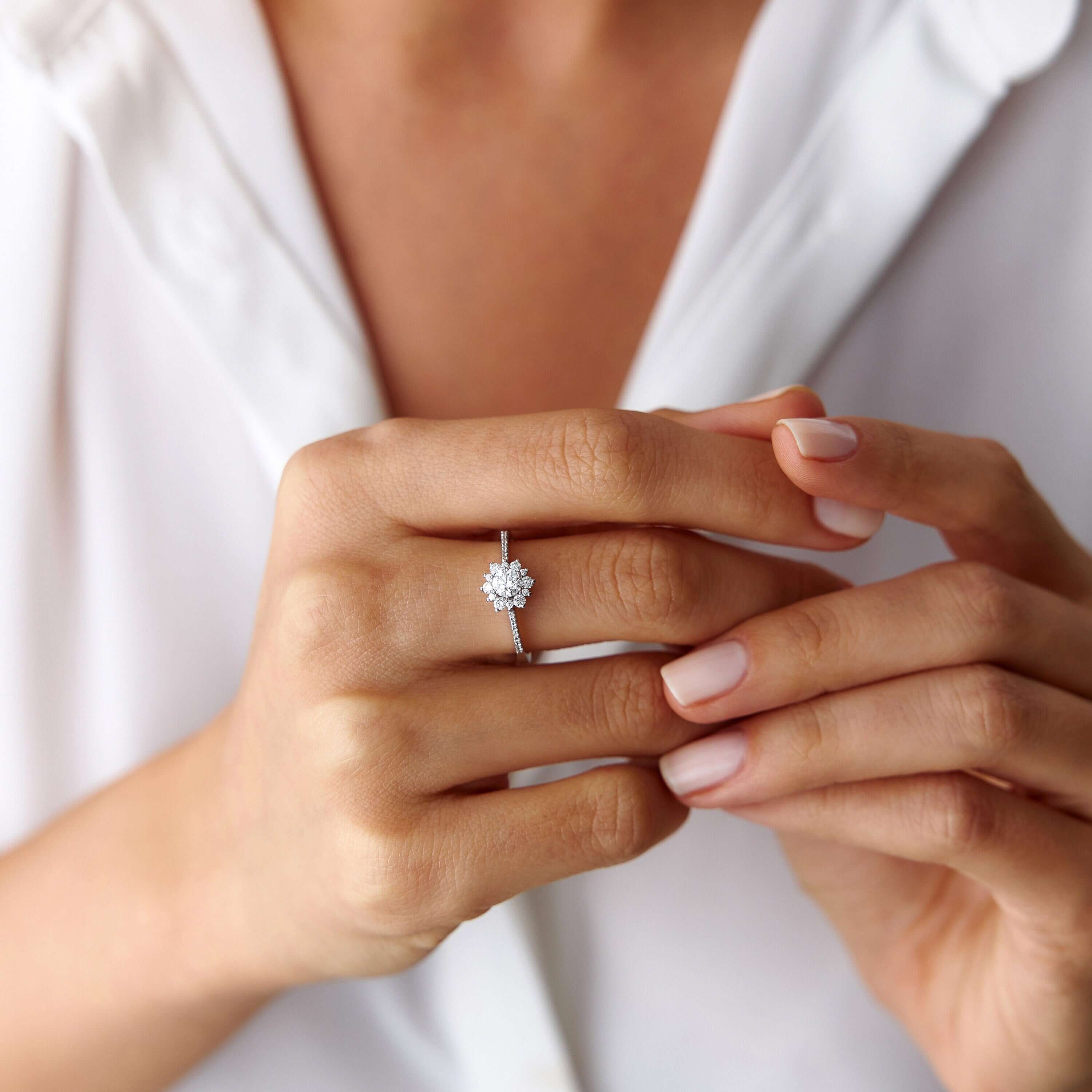 Pırlanta Çiçek Yüzük / Flower Queen