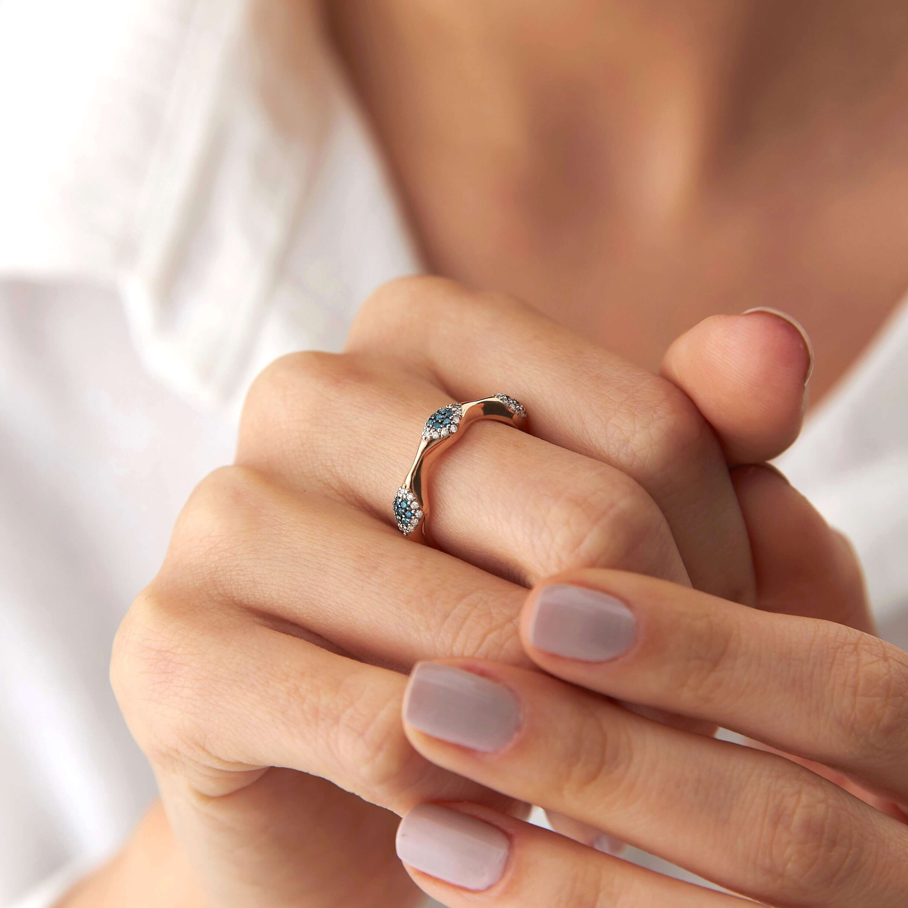 Mavi ve Beyaz Pırlanta 3 Göz Yüzük