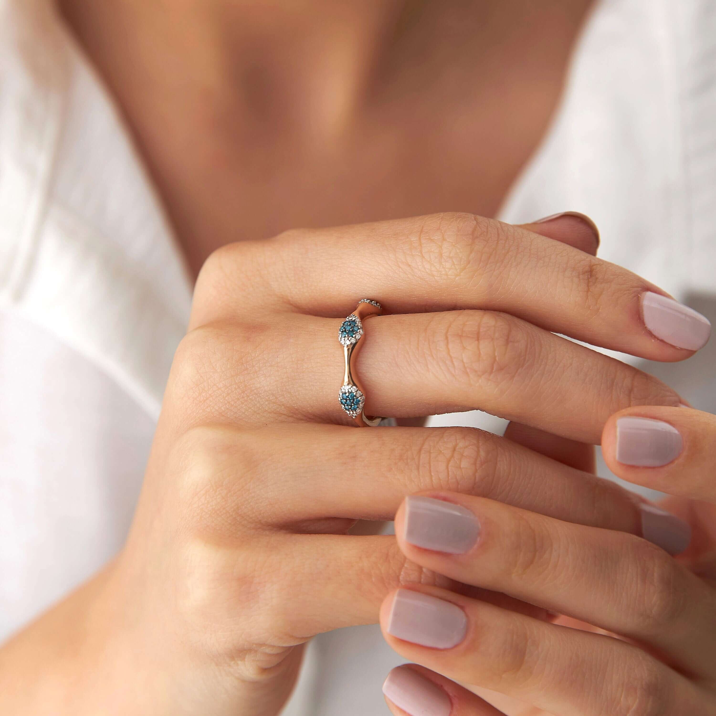 Mavi ve Beyaz Pırlanta 3 Göz Yüzük