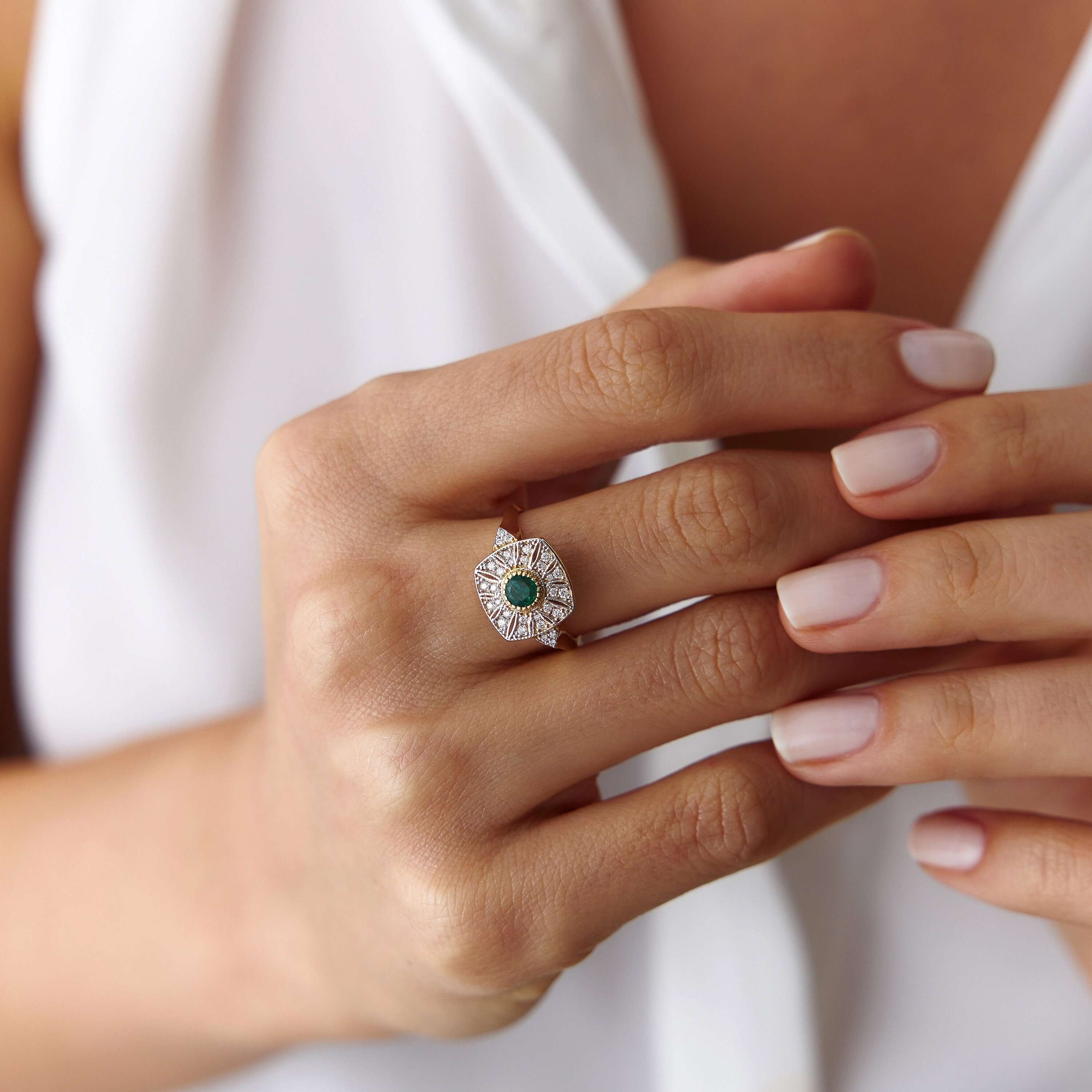 Minimal Zümrüt ve Pırlanta Yüzük