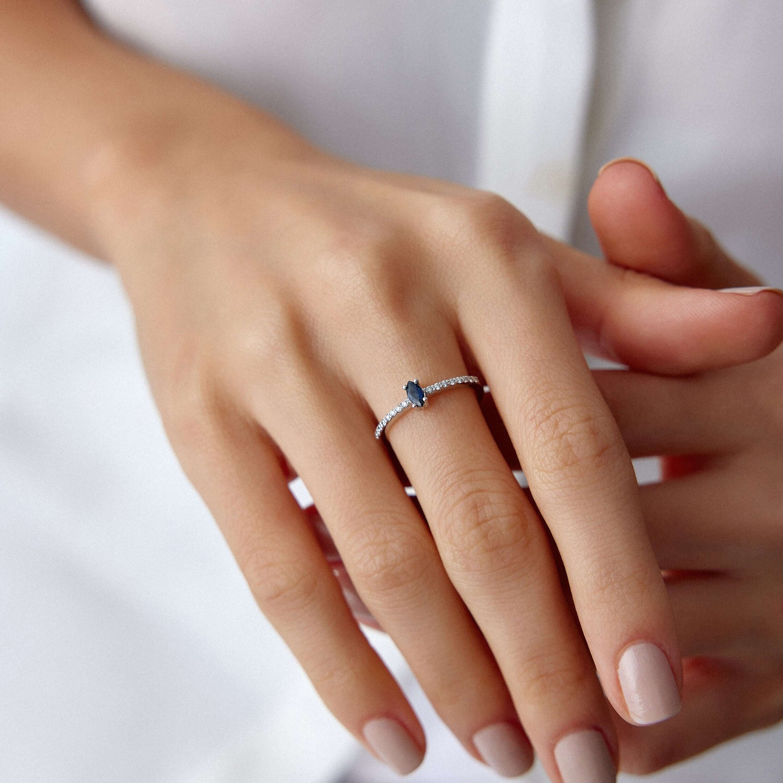 Markiz Kesim Safir ve Pırlanta Yarımtur Yüzük