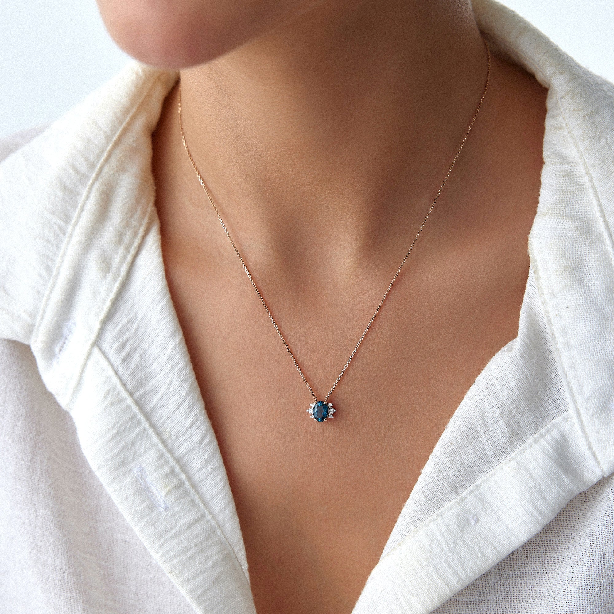 London Blue Topaz ve Pırlanta Kolye