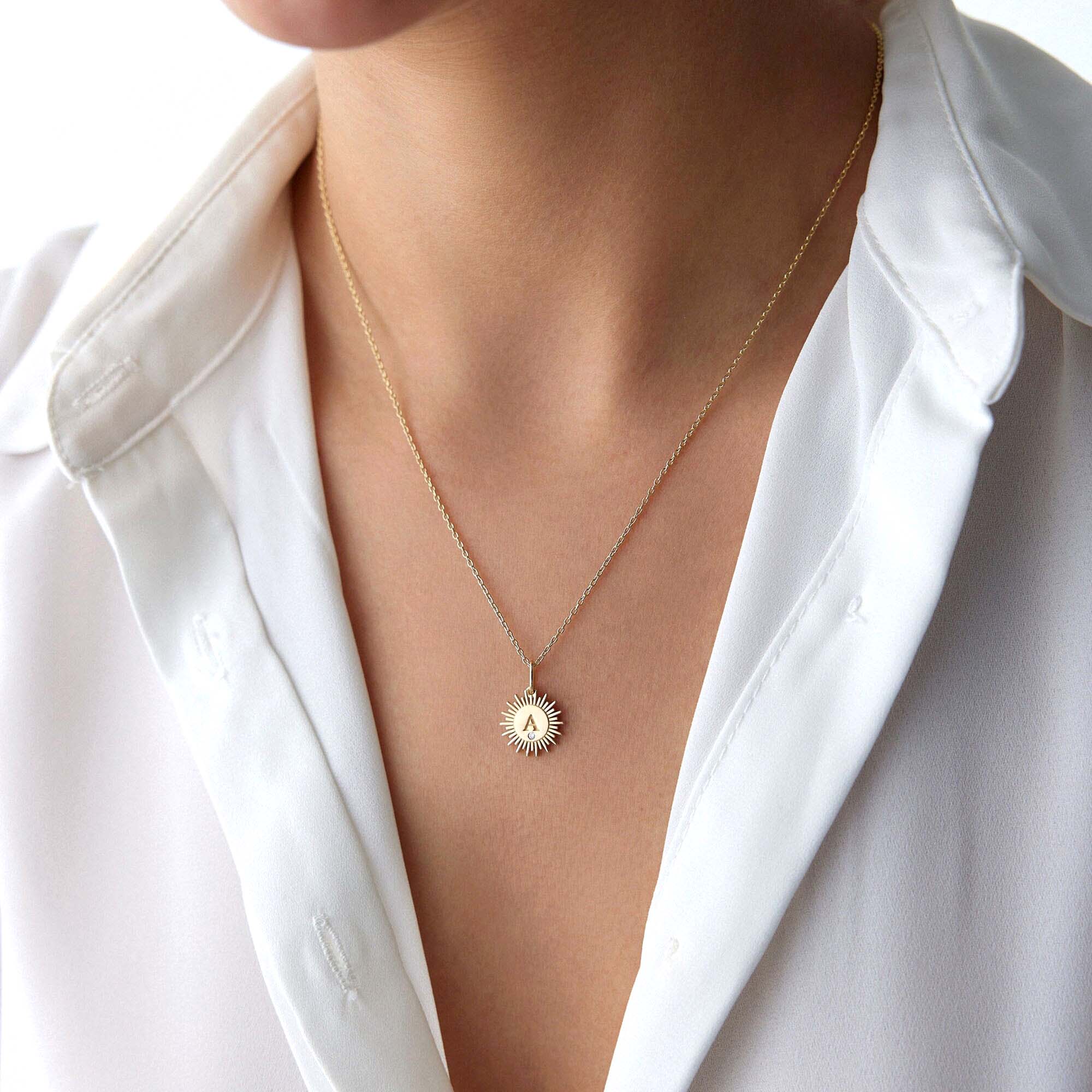 Pırlanta Harfli Güneş Kolye