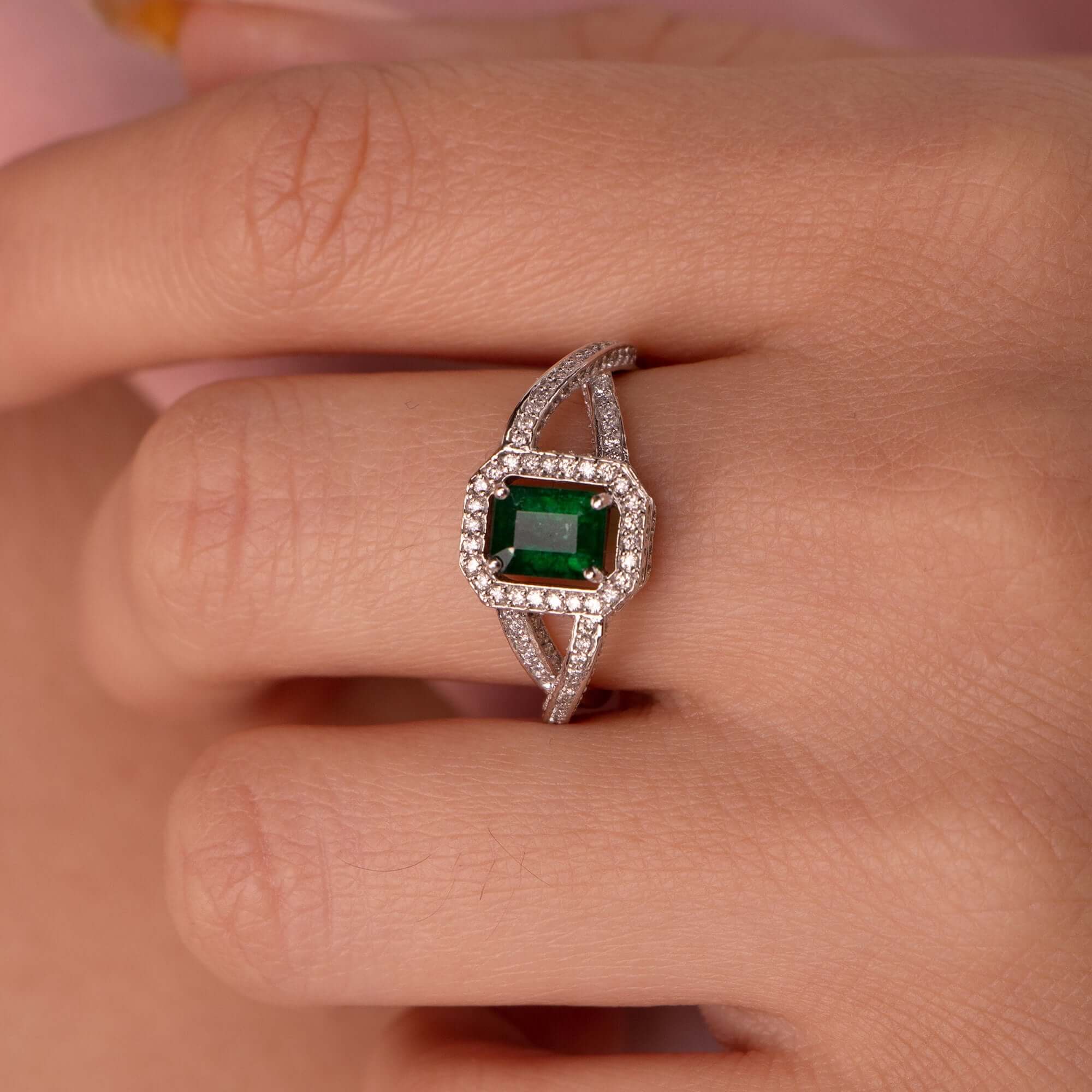 Klasik Twist Zümrüt Yüzük