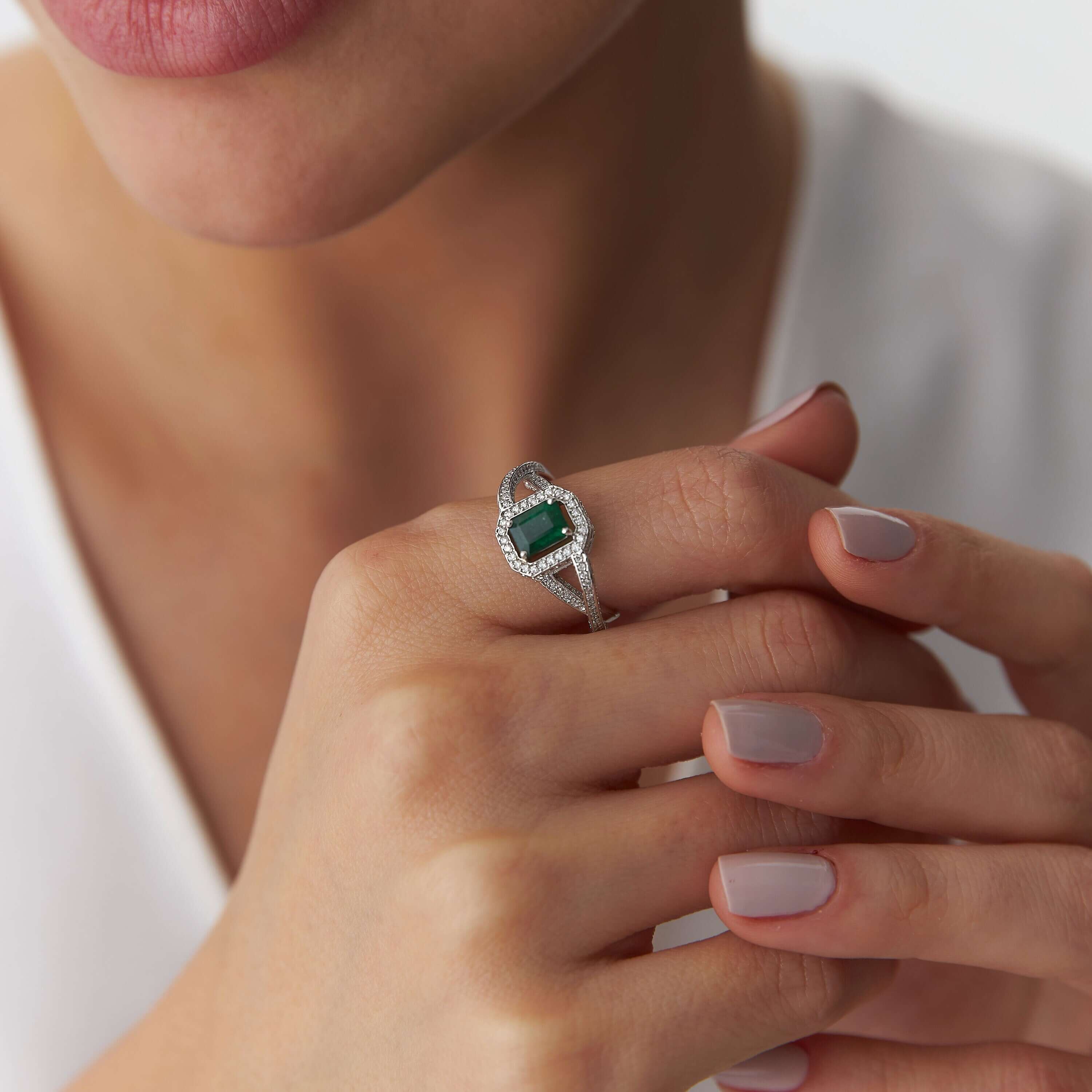 Klasik Twist Zümrüt Yüzük