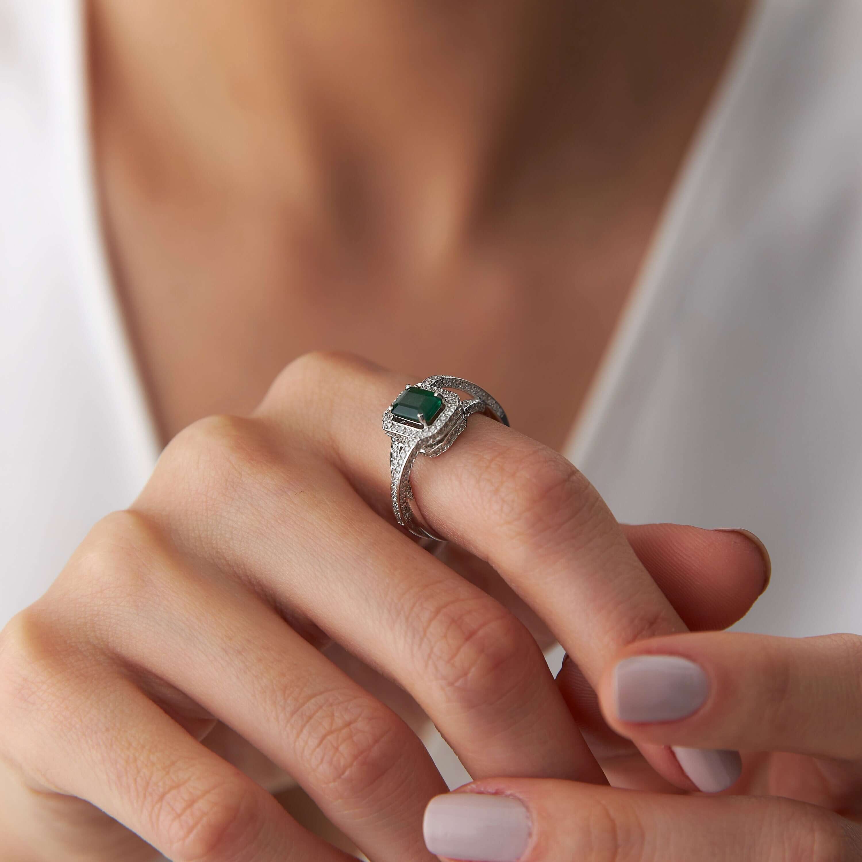 Klasik Twist Zümrüt Yüzük